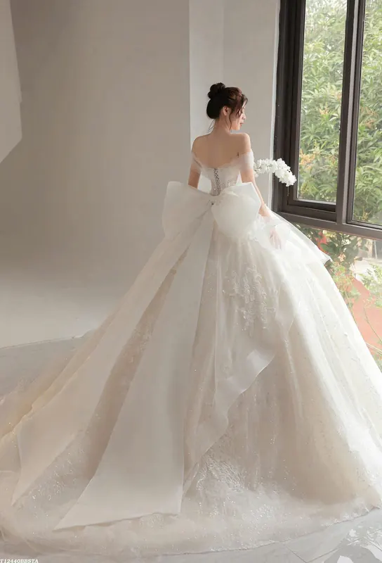 Mẫu váy cưới lễ tiệc Lưu Ngân Bridal Pleiku